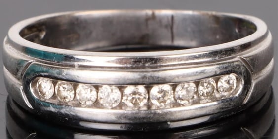 10K WHITE GOLD DIAMOND LADIES RING
