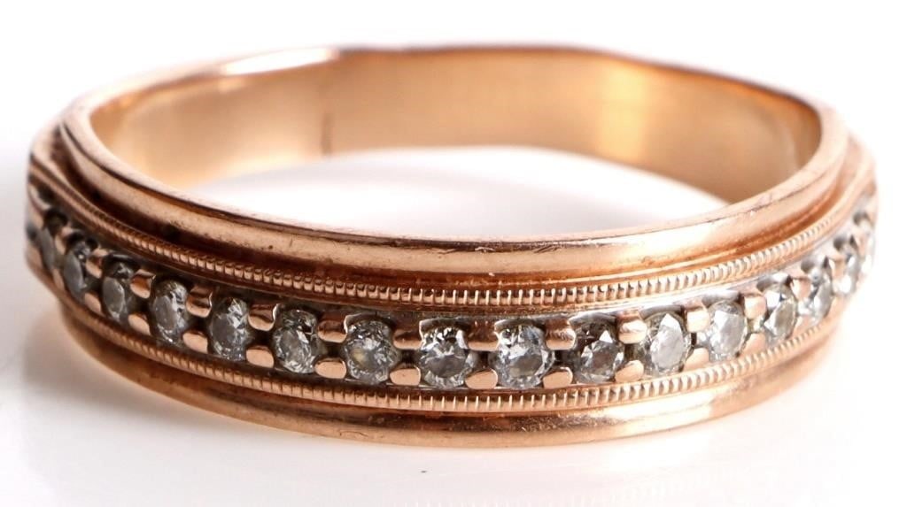 MEN'S 10K ROSE GOLD DIAMOND WEDDING BAND (1 of 3)