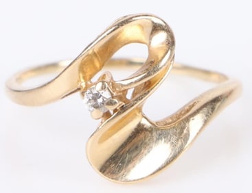 14K YELLOW GOLD DIAMOND LADIES RING