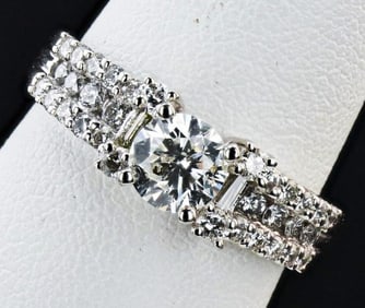 0.75CT CENTER DIAMOND PLATINUM RING - 1.37CTW