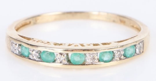 0.03 CTW. DIAMOND EMERALD 10 KT. GOLD RING