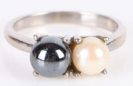 10K WHITE GOLD WHITE PEARL LADIES RING