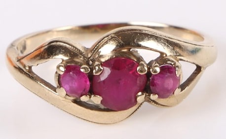 10K YELLOW GOLD RUBY LADIES RING