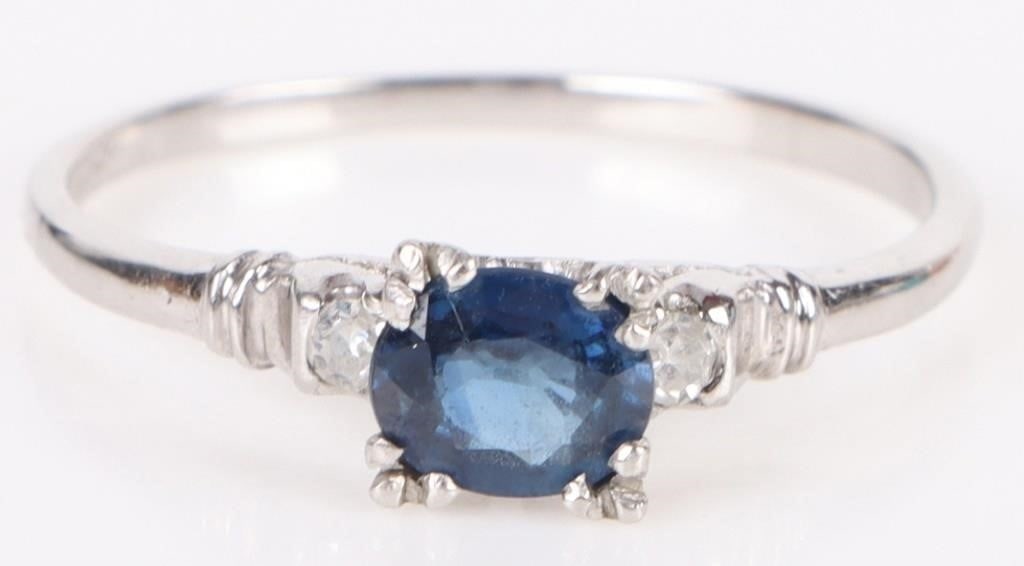 WHITE PLATINUM SAPPHIRE DIAMOND LADIES RING (1 of 3)