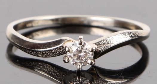 LADIES DIAMOND SOLITAIRE 10K YELLOW GOLD RING