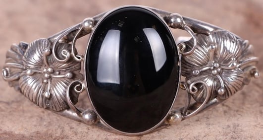ANTIQUE STERLING SILVER ONYX CUFF BRACELET