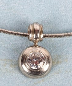 STERLING SILVER NECKLACE WITH GEMSTONE PENDANT