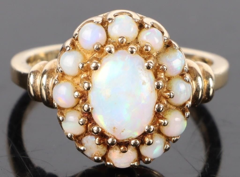 VINTAGE 10K OVAL CABOCHON OPAL LADIES RING (1 of 4)