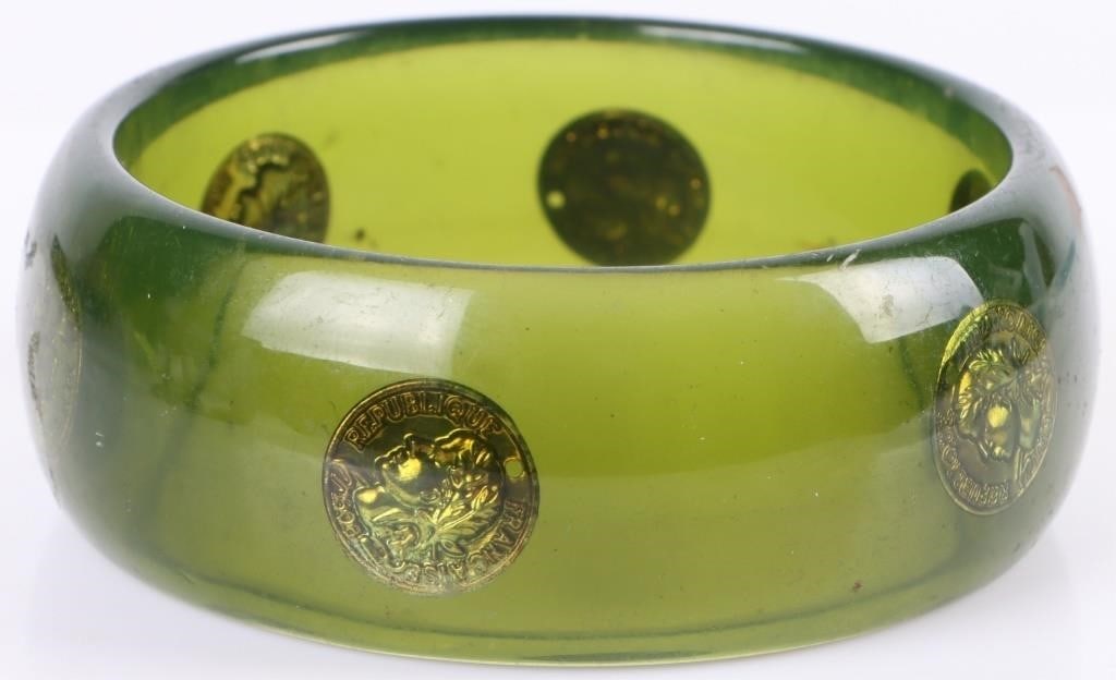 VINTAGE BAKELITE GREEN & GOLD COIN BRACELET (1 of 3)