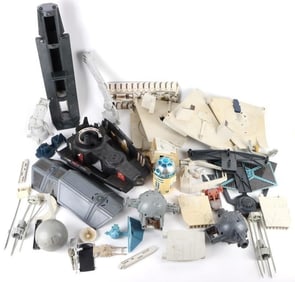 VINTAGE STAR WARS COLLECTIBLE TOYS LOT