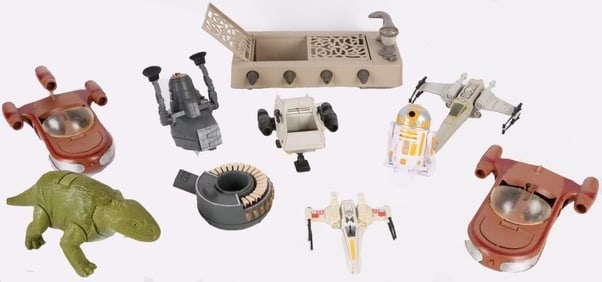STAR WARS ASSORTMENT OF SHIPS & FIGURES