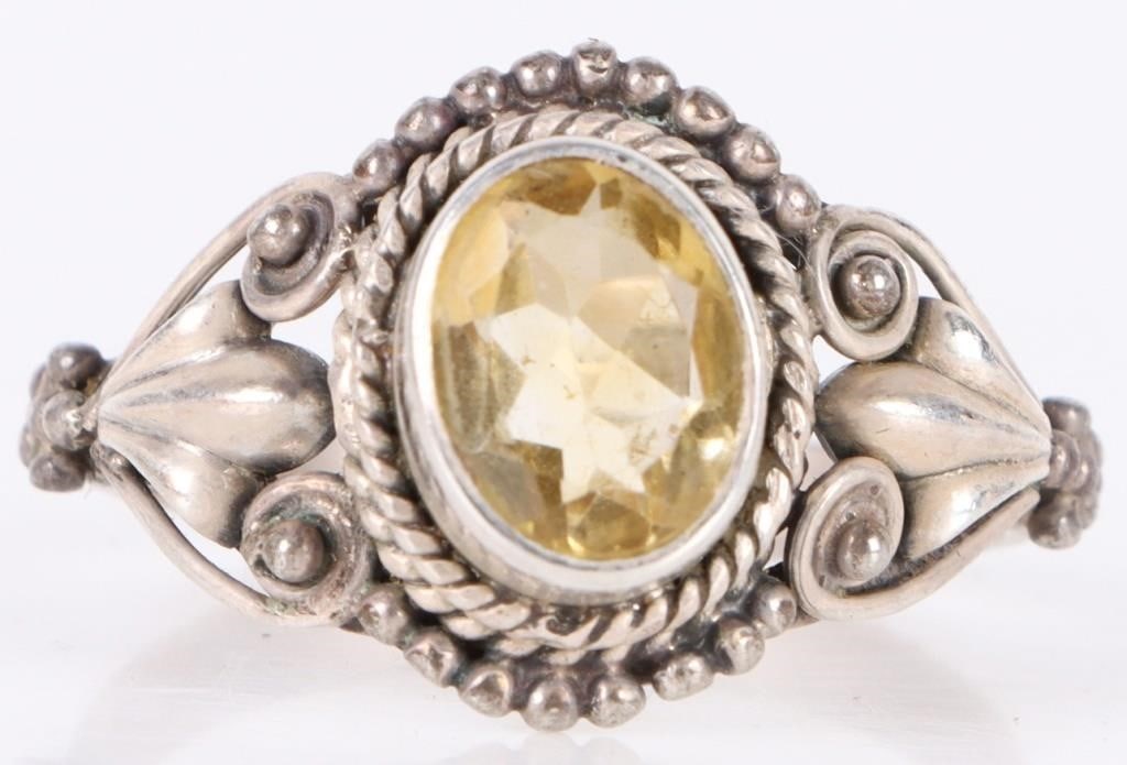 1.5CT OVAL YELLOW CITRINE STERLING SILVER RING (1 of 1)
