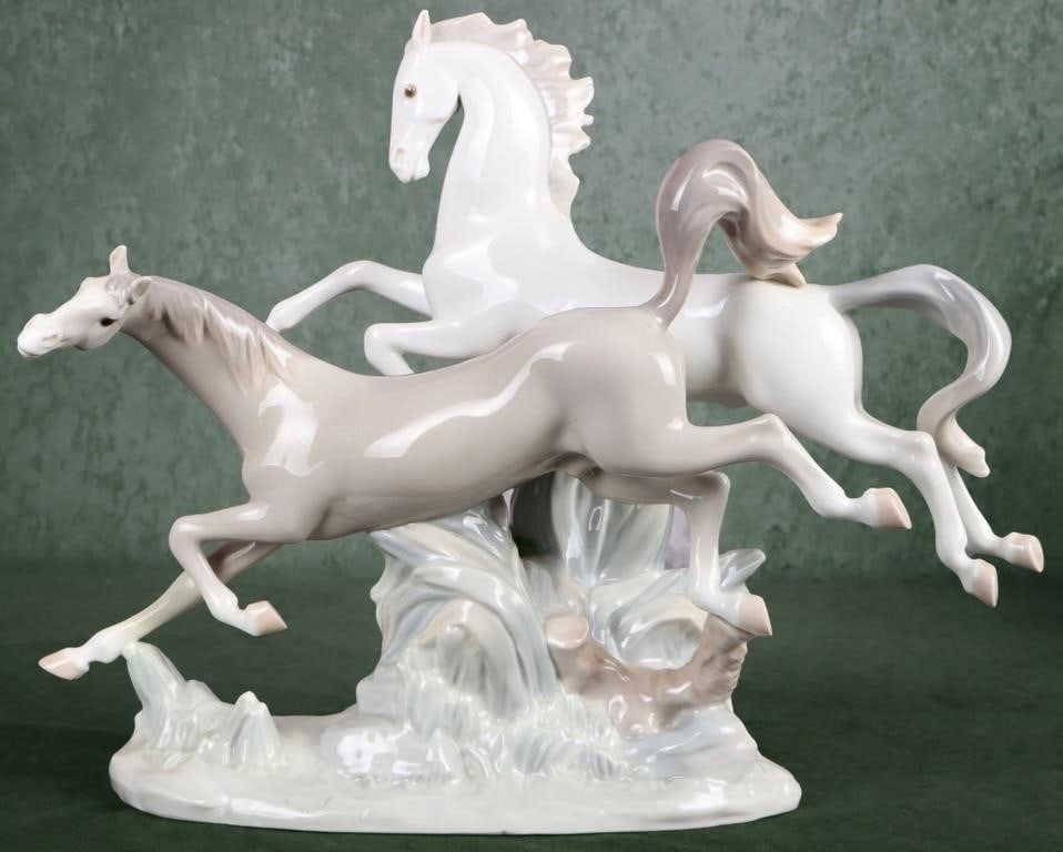 VINTAGE LLADRO GALLOPING HORSES #4655 PORCELAIN (1 of 5)