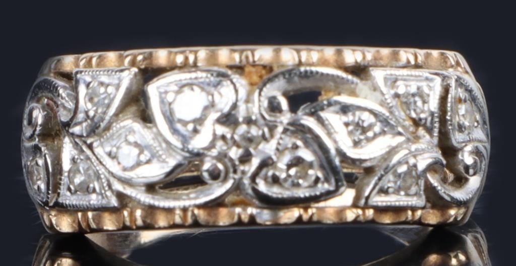 VINTAGE 14K YELLOW GOLD & DIAMOND RING: Vintage 14K yellow gold and diamond ring. Stone Type: Diamond Weight: 3.33 Grams Size: 4.0 Condition: Very fine