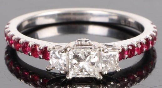 .96CTW NATURAL PRINCESS CUT 3 STONE DIAMOND RING
