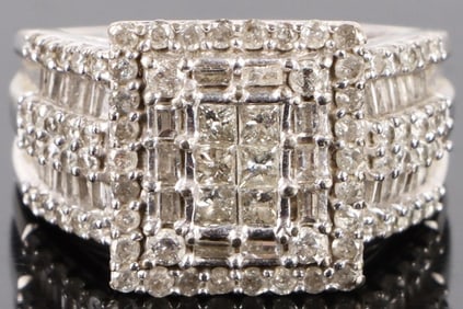 10K WHITE GOLD DIAMOND LADIES RING