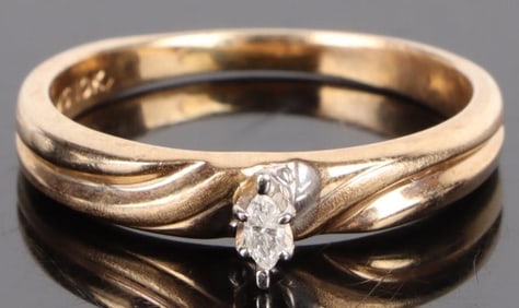10K YELLOW GOLD MARQUISE DIAMOND SOLITAIRE RING