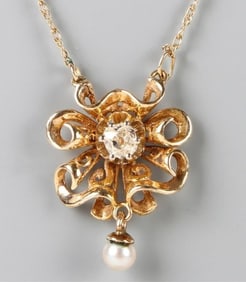14K YELLOW GOLD DIAMOND & PEARL LADIES NECKLACE