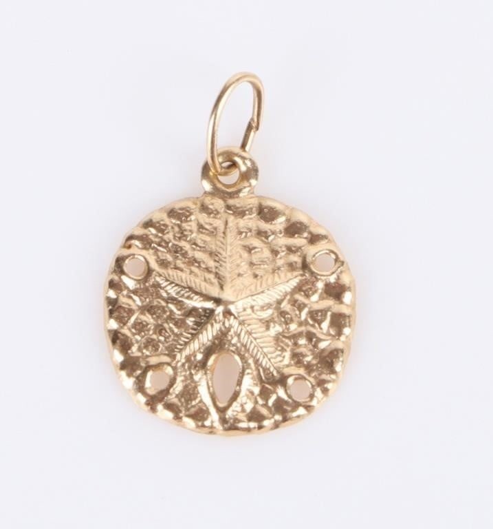 14K YELLOW GOLD SAND DOLLAR LADIES PENDANT (1 of 2)