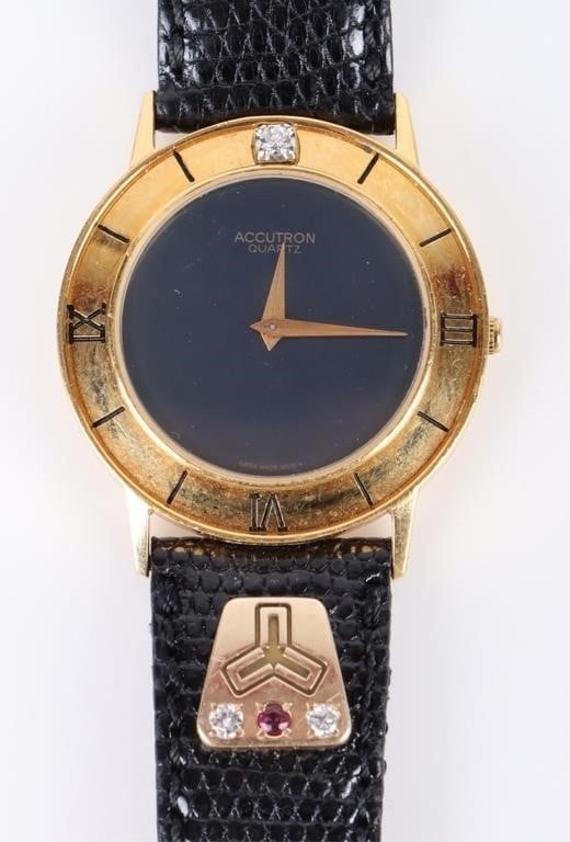 VINTAGE ACCUTRON BY BULOVA WOMEN'S WATCH: Vintage Accutron by Bulova woman's watch with a real natural diamond and a genuine leather lizard skin watch band. Stainless steel Wristwatch Bulova Ladies Weight: 28.40 Grams Size: 9" Condition: Very