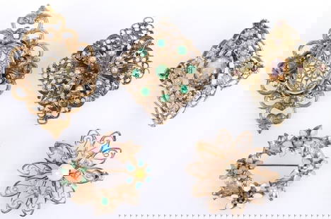 BEAUTIFUL ANTIQUE LADIES FILIGREE BROOCHES (5): Beautiful antique ladies filigree brooches (5). This lot contains 5 beautifully done filigree art deco brooches. They come in various styles and have various rhinestones.Weight: 26.60 Grams