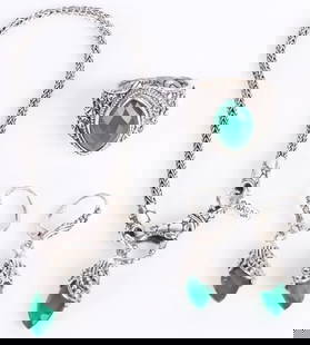 SARDA DESIGNER STERLING SILVER EMERALD JEWELRY: Sarda designer sterling silver emerald ladies matching set with one bracelet, one ring, and one pair of earrings.Stone Type: OnyxWeight: 27.00 GramsSize: 7.0" LengthCondition: Very fine.