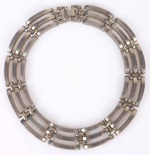 VINTAGE BRUTALIST COLLAR NECKLACE SILVER TONE: Vintage brutalist collar link necklace silver tone.Weight: 132.76 GramsSize: 12.5"Condition: Very Fine