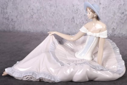 NAO BY LLADRO WOMAN 1265 'GRACE' FIGURINE