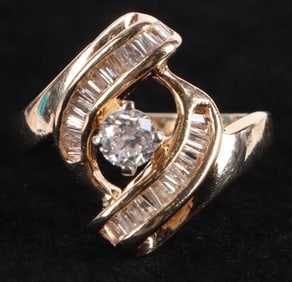 14K 1.09CTW ROUND & BAGUETTE DIAMOND RING