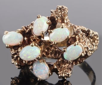BEAUTIFUL 3CTW OPAL 14K GOLD CLUSTER LADIES RING