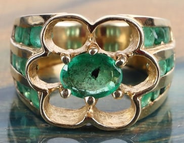 14K YELLOW GOLD EMERALD CLUSTER LADIES RING