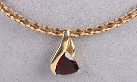 14K YELLOW GOLD TRILLION GARNET LADIES NECKLACE