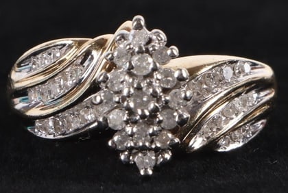 BEAUTIFUL 10K YELLOW GOLD DIAMOND CLUSTER RING