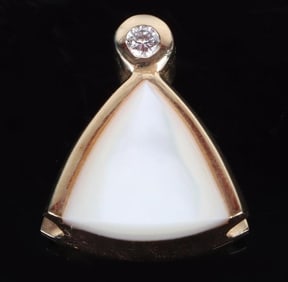 MOTHER OF PEARL DIAMOND 14K YELLOW GOLD PENDANT