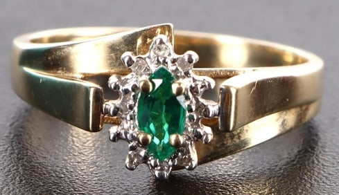 10K YELLOW GOLD EMERALD DIAMOND LADIES RING