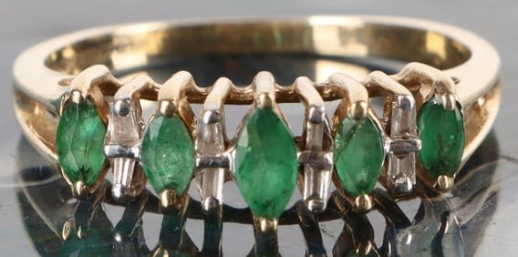 EMERALD & DIAMOND 10K YELLOW GOLD LADIES RING