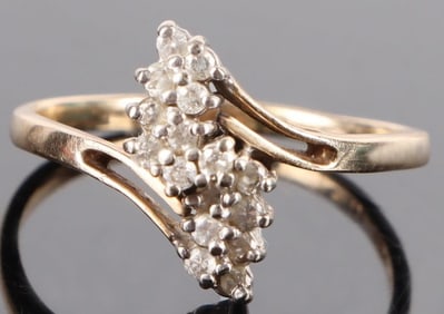 10K YELLOW GOLD DIAMOND LADIES RING - 0.16CTW