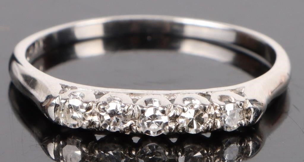 WHITE PLATINUM WHITE SAPPHIRE LADIES RING (1 of 4)