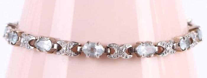 3.0CTW BLUE TOPAZ STERLING SILVER LADIES BRACELET