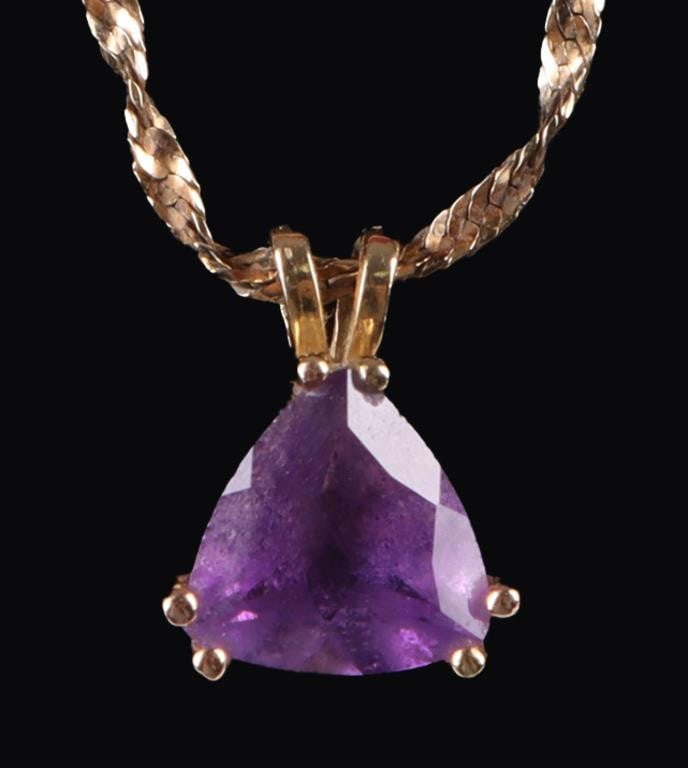 14K YELLOW GOLD AMETHYST LADIES NECKLACE & PENDANT: 14k yellow gold amethyst ladies necklace and pendant with one1.5ct trillion-cut amethyst. Stone Type: Amethyst Weight: 3.70 grams Size: 20' length Condition: Very fine.