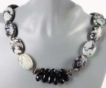 STERLING SILVER WHITE TURQUOISE LADIES NECKLACE