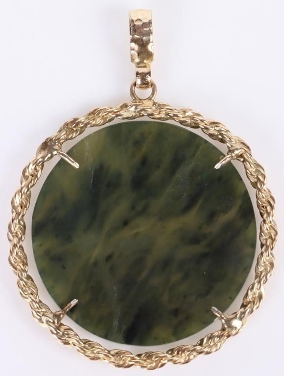 BEAUTIFUL 10K & SPINACH JADE ROUND PENDANT: Beautiful 10K & spinach jade round pendant.Stone Type: JadeWeight: 22.32 GramsCondition: Very Fine