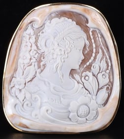 18K YELLOW GOLD LARGE CARVED CAMEO PENDANT