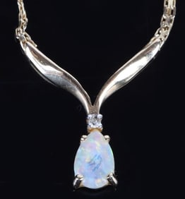 BEAUTIFUL 14K YELLOW GOLD & OPAL LADIES NECKLACE