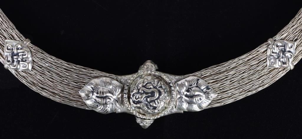 VINTAGE INDIAN RAJASTHANI COLLAR FASHION NECKLACE: Vintage Indian Rajasthani collar fashion necklace Weight: 40.59 Grams Size: 6" diameter Condition: Very fine. See images.