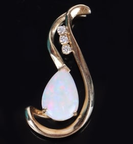 14K YELLOW GOLD DIAMOND OPAL LADIES PENDANT