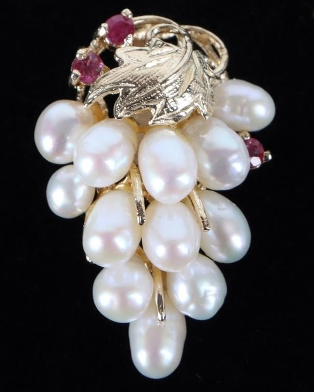 14K YELLOW GOLD BAROQUE PEARL & RUBY PENDANT: 14K yellow gold baroque pearl & ruby ladies pendant with three 0.01ct round rubies, and twelve baroque pearls.Stone Type: PearlWeight: 2.76 GramsSize: 1.0" lengthCondition: Very fine.