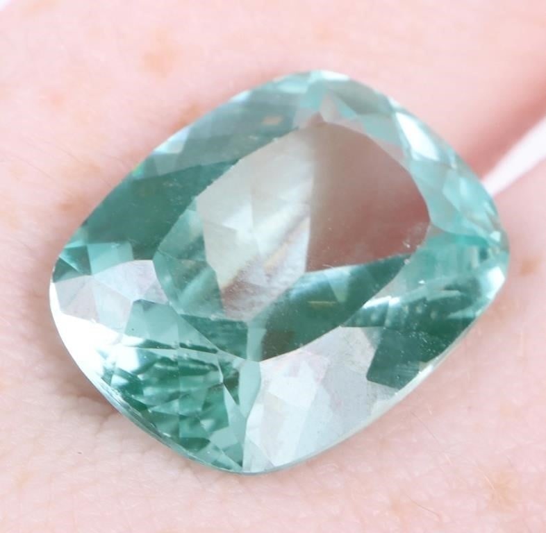 18.65CT CUSHION RECTANGULAR GREEN TOPAZ GEMSTONE (1 of 4)