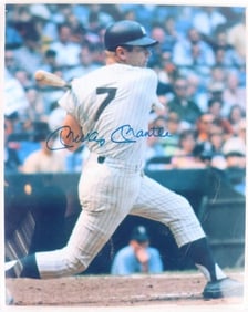 MICKEY MANTLE AUTOGRAPHED 8 X 10 PHOTOGRAPH