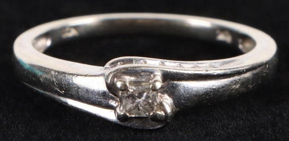 DAINTY 10K WHITE GOLD DIAMOND LADIES RING